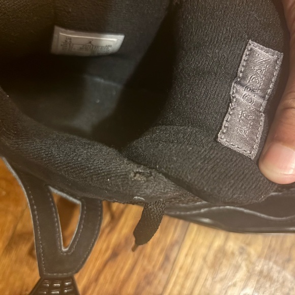 Black cat 4s